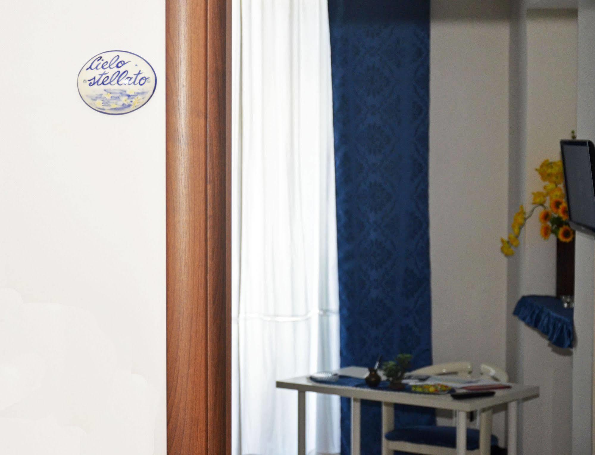 Bed & Breakfast A Castel Capuano ナポリ エクステリア 写真