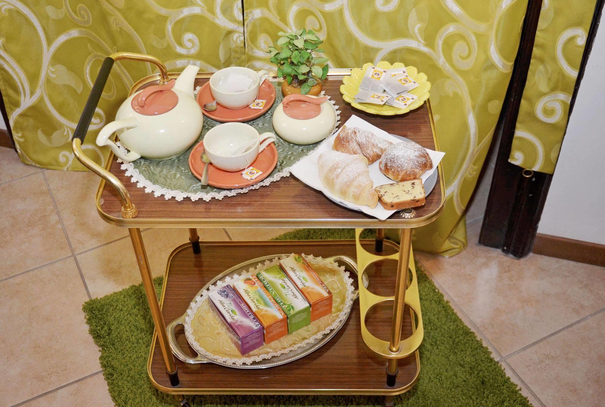 Bed & Breakfast A Castel Capuano ナポリ エクステリア 写真