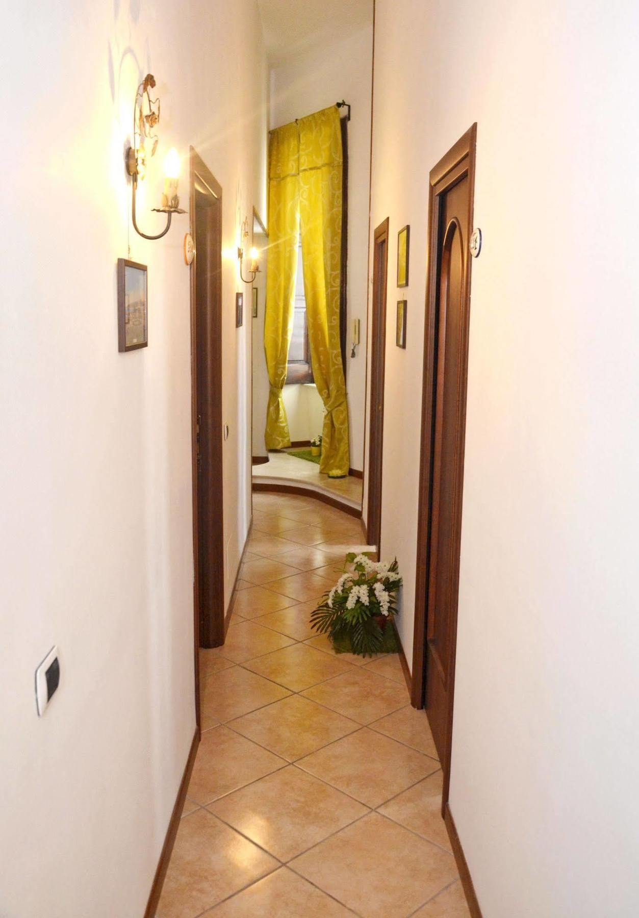 Bed & Breakfast A Castel Capuano ナポリ エクステリア 写真