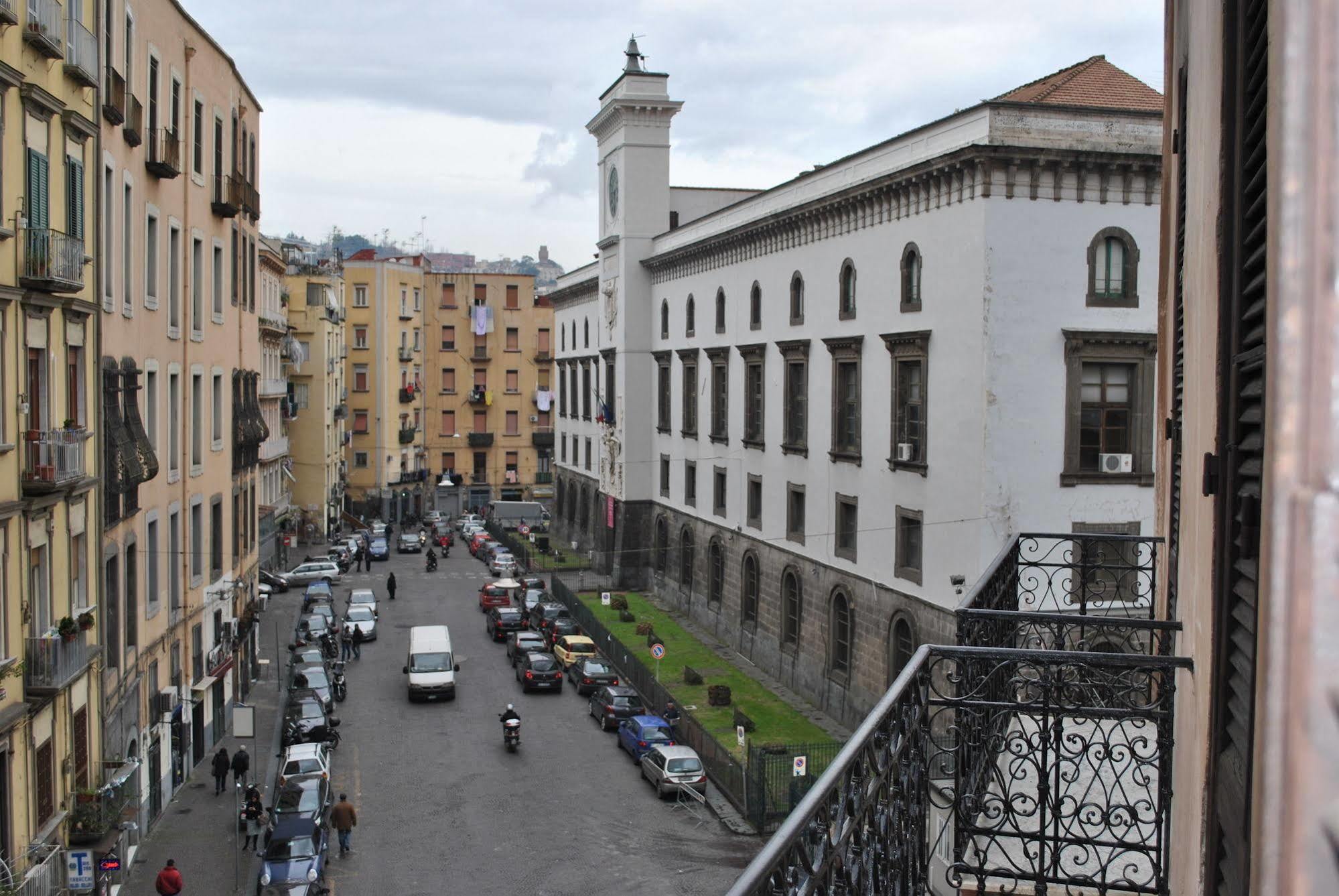 Bed & Breakfast A Castel Capuano ナポリ エクステリア 写真