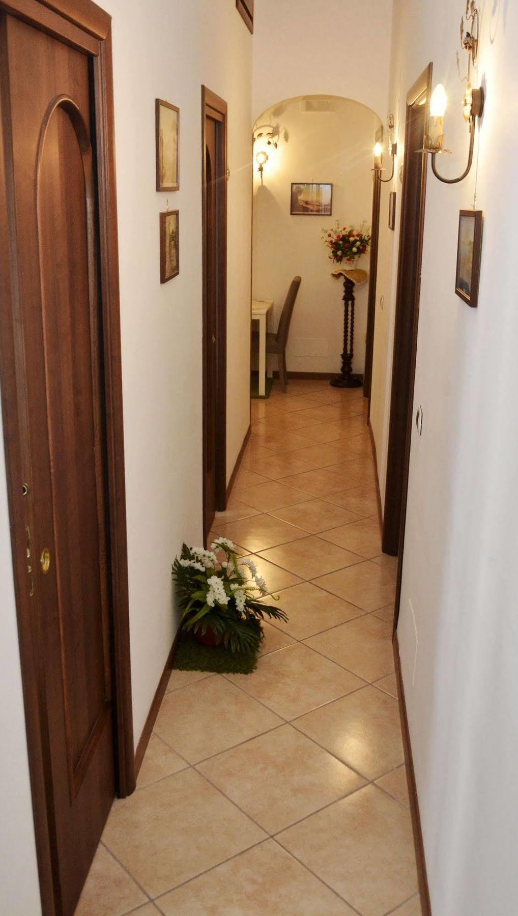 Bed & Breakfast A Castel Capuano ナポリ エクステリア 写真