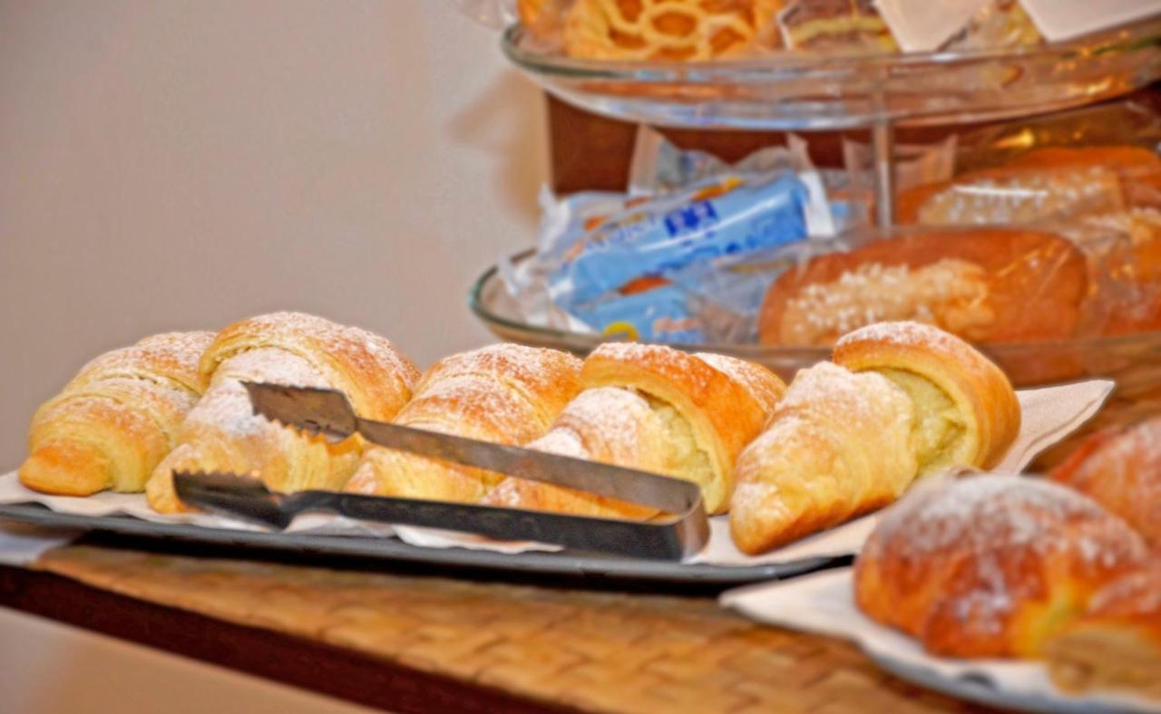 Bed & Breakfast A Castel Capuano ナポリ エクステリア 写真