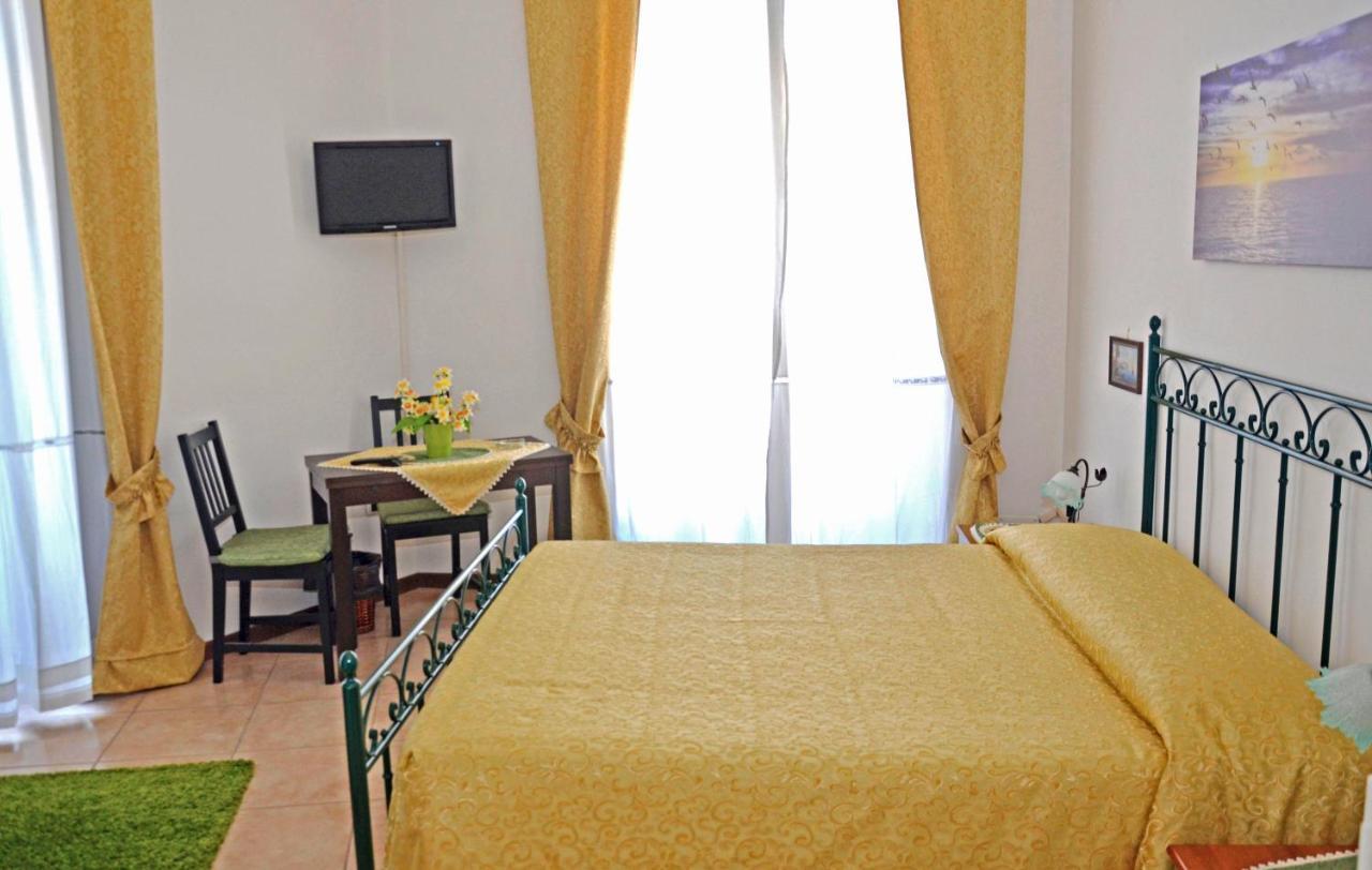 Bed & Breakfast A Castel Capuano ナポリ エクステリア 写真